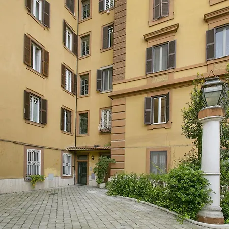 Apartment Family In Trastevere