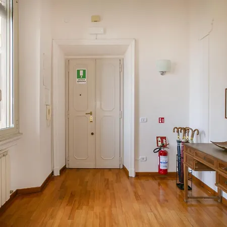 Family In Trastevere Apartment Rome