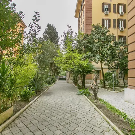 Family In Trastevere Apartment Rome