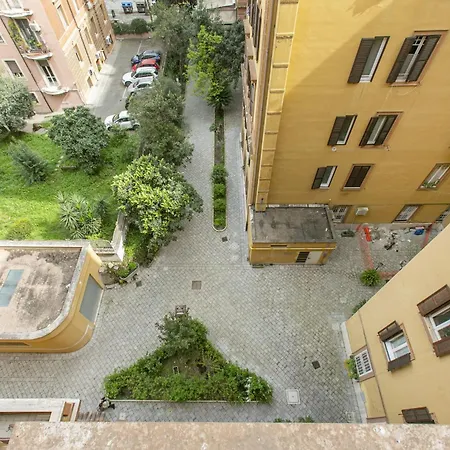 Family In Trastevere Apartment *